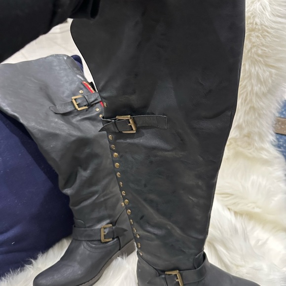 Edgy steampunk knee high boots. Very unique and very comfortable. - Picture 4 of 7